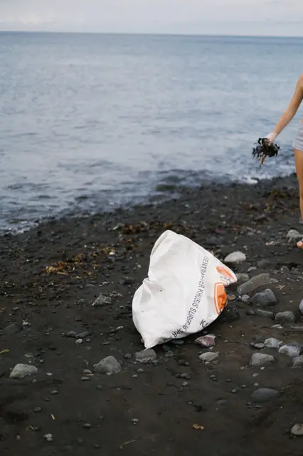 o-nas-ocean-karma-surfing-joga-sprzątanie-plaży-clean-trash-garbage-beach-bali-save-planet