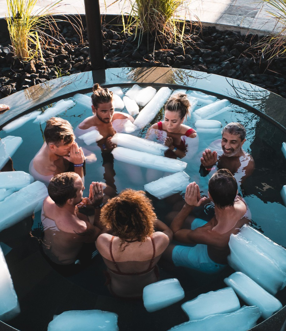 kąpiel-w-lodzie-medytacja-coldbath-ocean-karma.webp