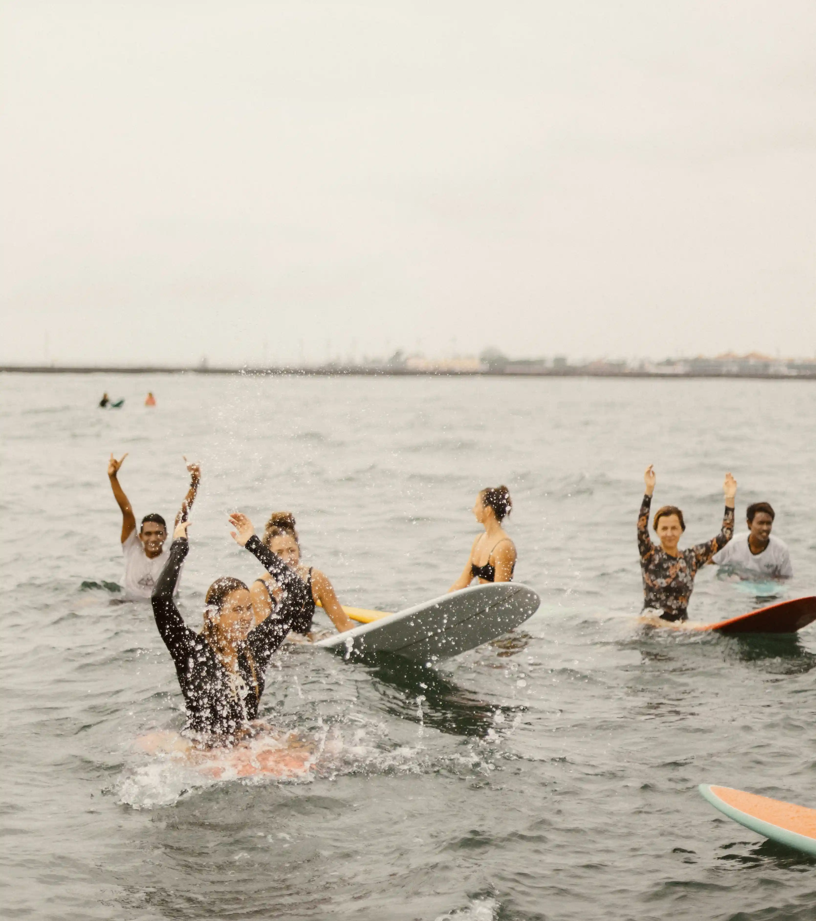 o-nas-ocean-karma-surfing-joga-sprzątanie-plaży-clean-trash-garbage-beach-bali.webp