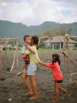 o-nas-ocean-karma-surfing-joga-sprzątanie-plaży-clean-trash-garbage-beach-bali-save-planet