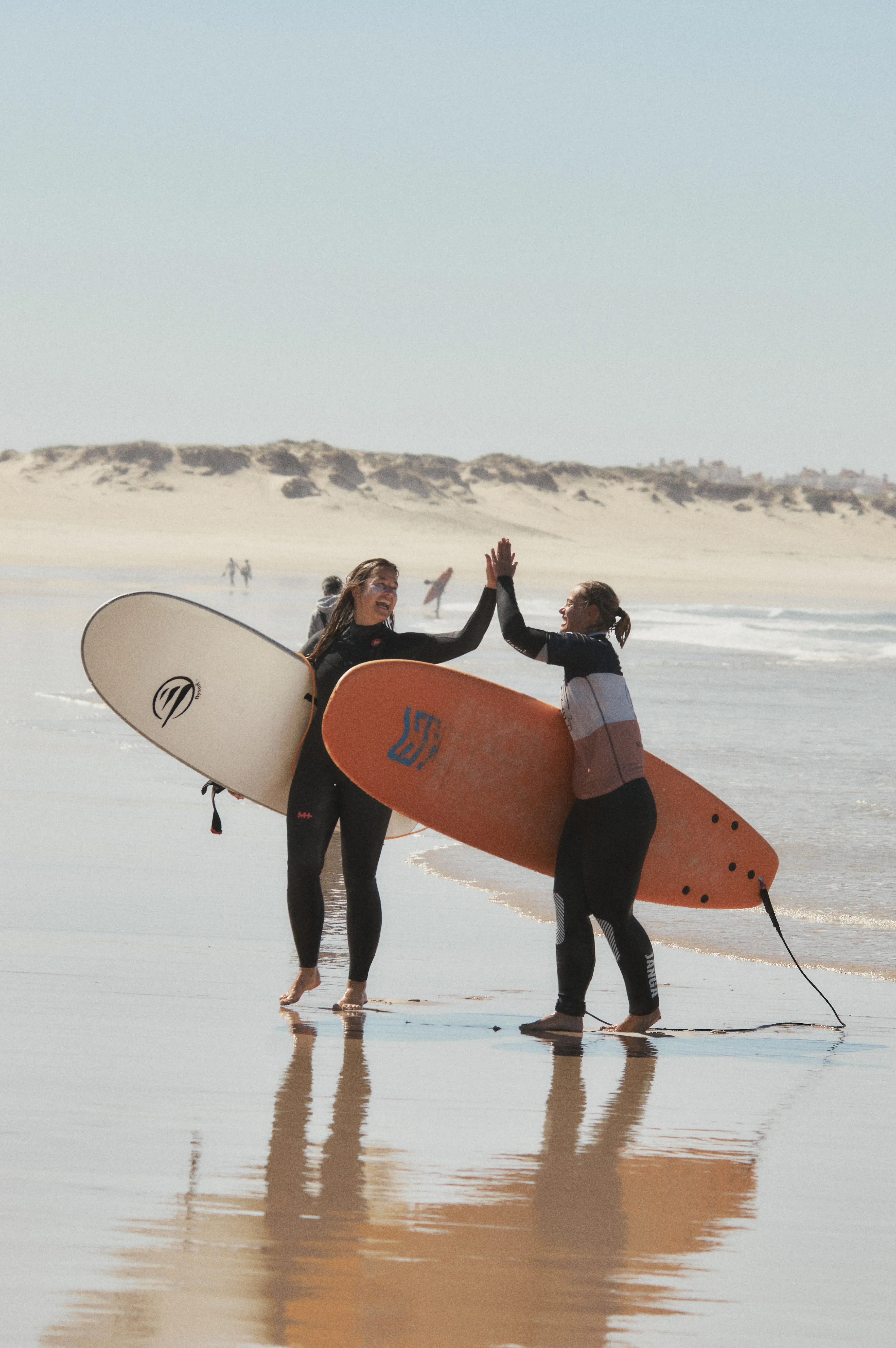 surfing-fun-surfcamp-ocean-karma-chilling.webp