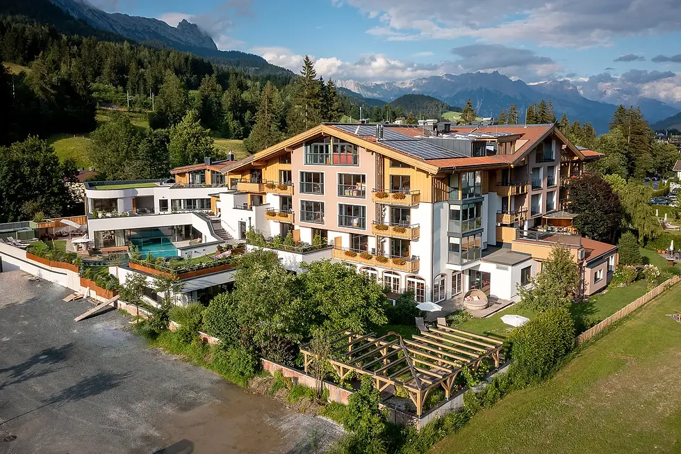 biohotel-rupertus-poolansicht-fotobauer-juli2022-003.webp