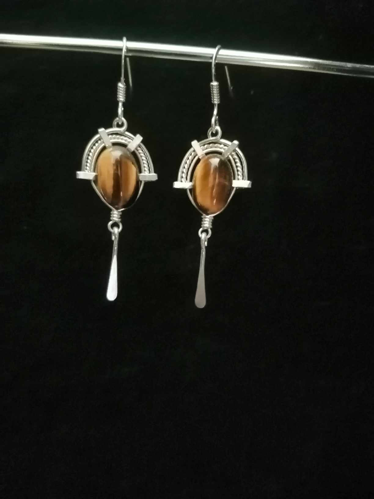 Boucles d'oreilles en œil de tigre et argent 925