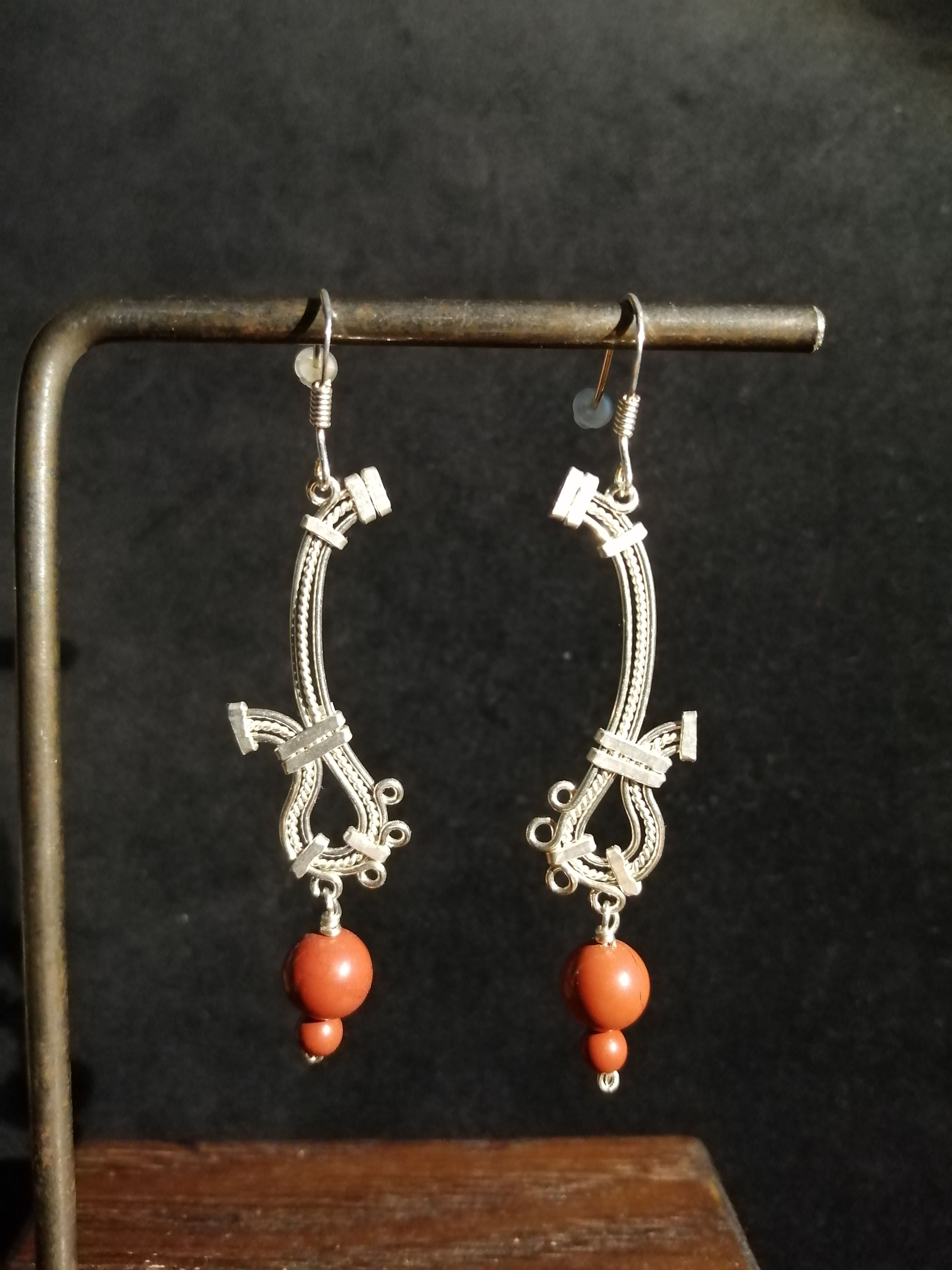 Boucles d'oreilles en jaspe rouge et argent