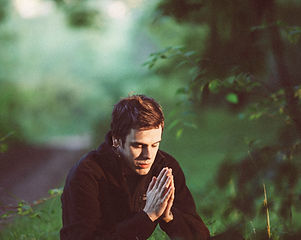 Stille Anbetung und Meditation