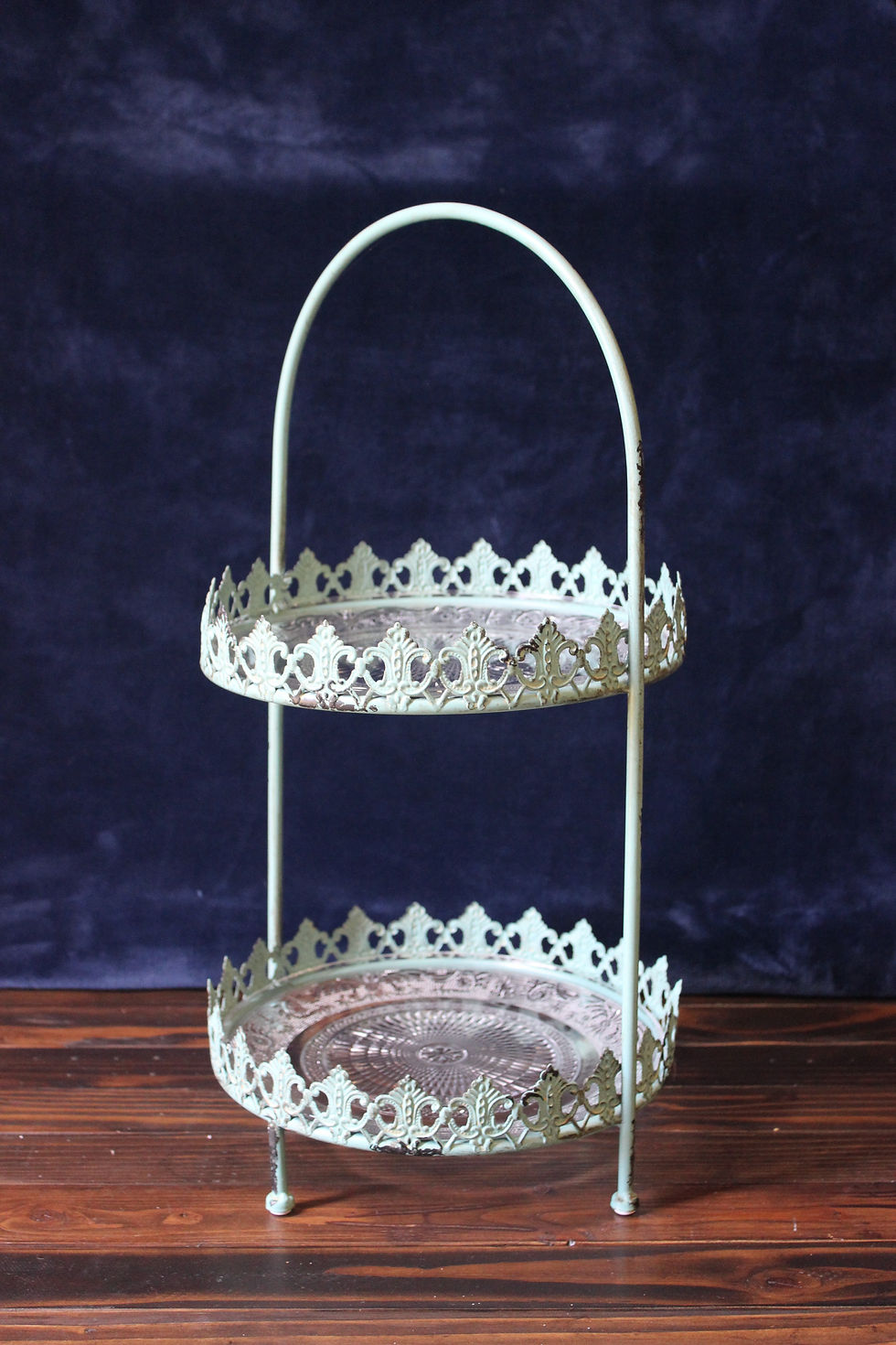 Seafoam 2 tiered stand angle