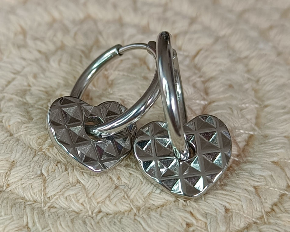 Oorbellen structuur hart bedels - Zilver