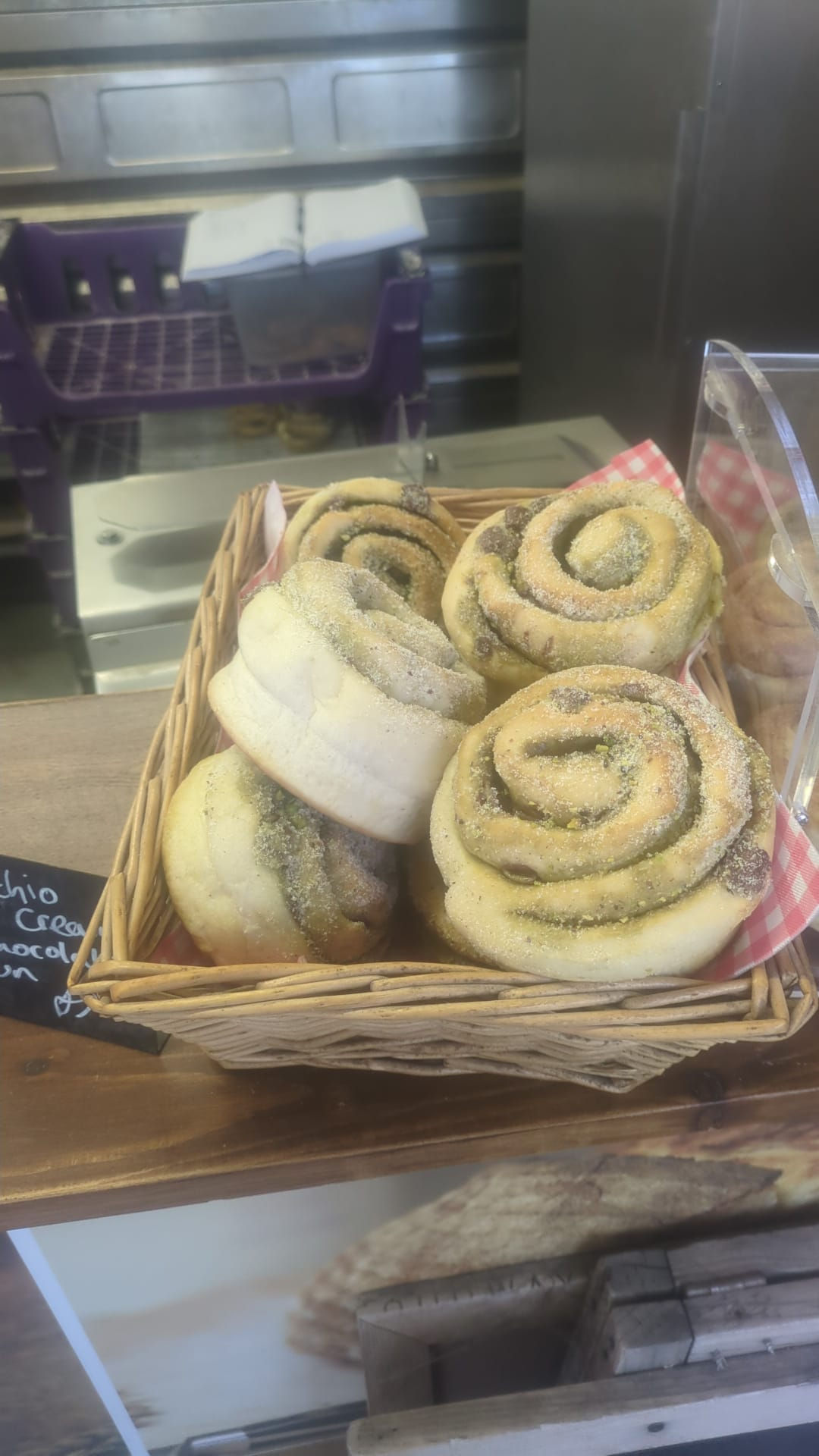 Pistachio Cream & Chocolate Bun