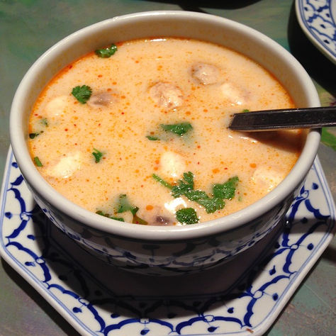 Supë me qumësht kokosi - Thai (Tom Kha Gai)