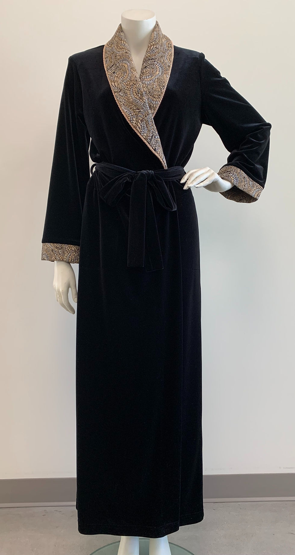 PRINTED STRETCH VELVET WITH JACQUARD WRAP 56"