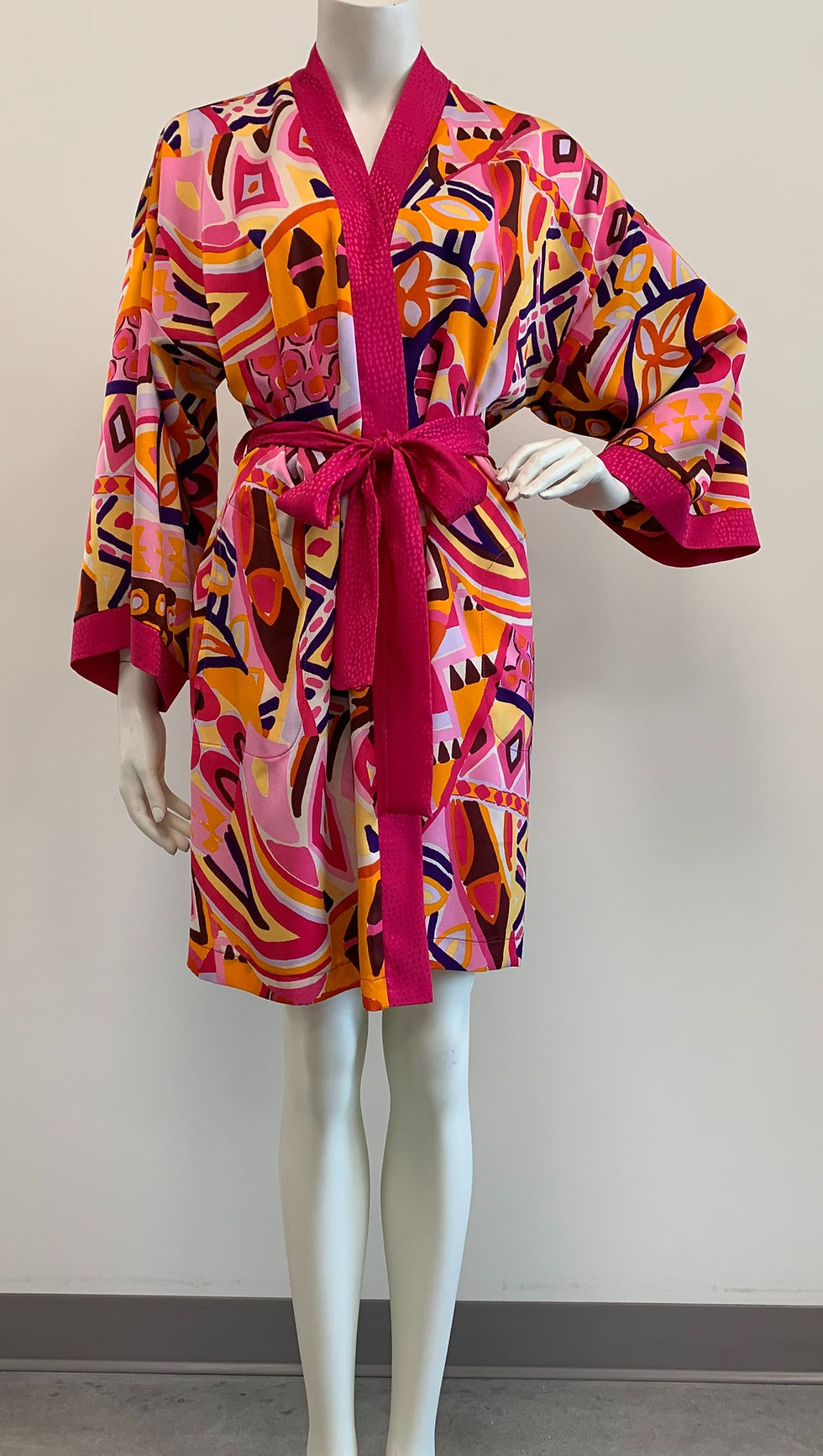 WOVEN PRINTED POLYESTER KIMONO 36"