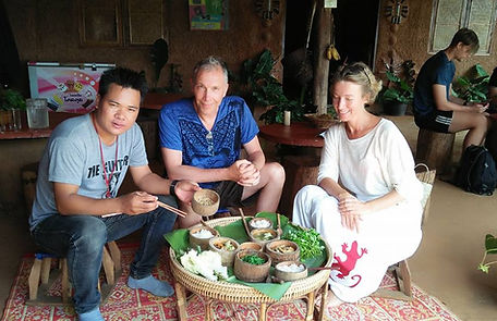 Repas kantoke village akha by thailande evasion