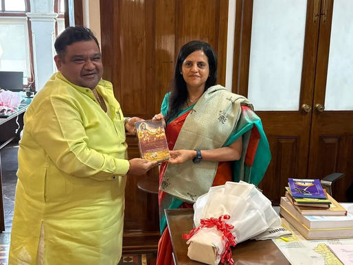 नवनियुक्त आयुक्त अश्विनी भिडे यांची कामगार नेते अभिजीत राणे यांच्याकडून शाल व गीता देऊन गौरवपूर्ण भेट