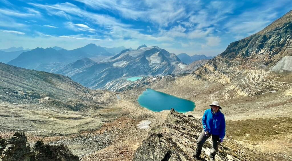 Guided hike in the mountains with turquoise lakes