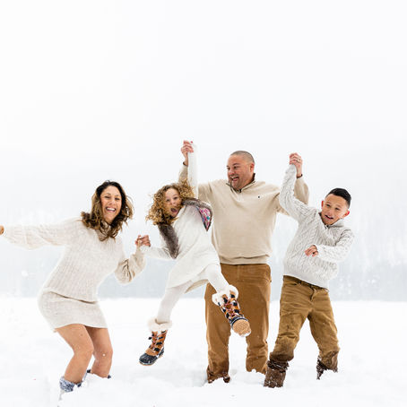 Christmas Card Photo Shoot with the Gomez Family