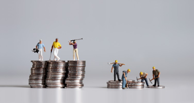 Transforming Unstructured Data Management in Insurance: Handicaps to Hole-in-Ones