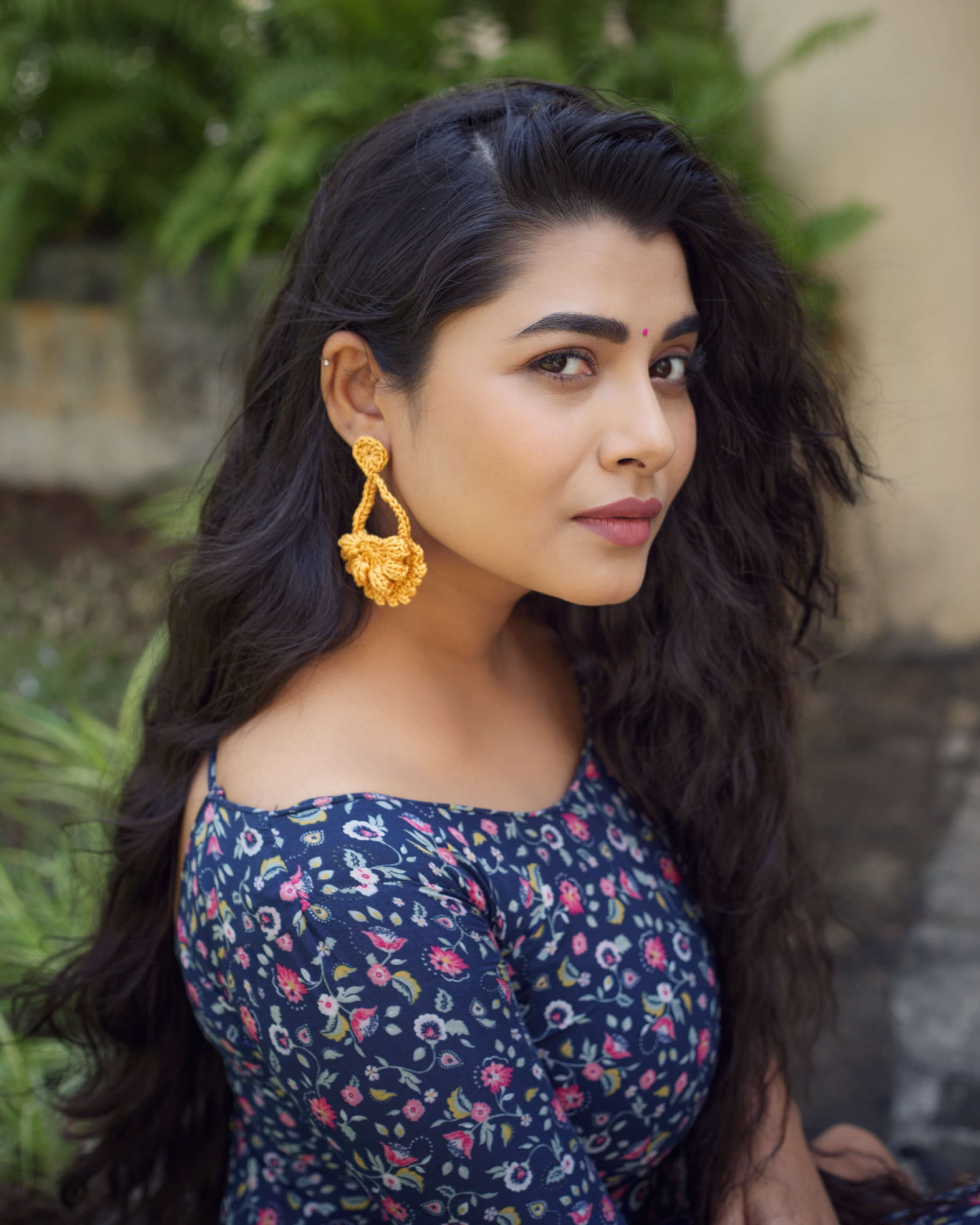 Mustard sauce crocheted danglers