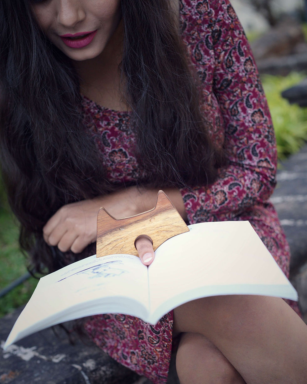 Thumbnail: Kitty cat hand-carved book thumb stopper