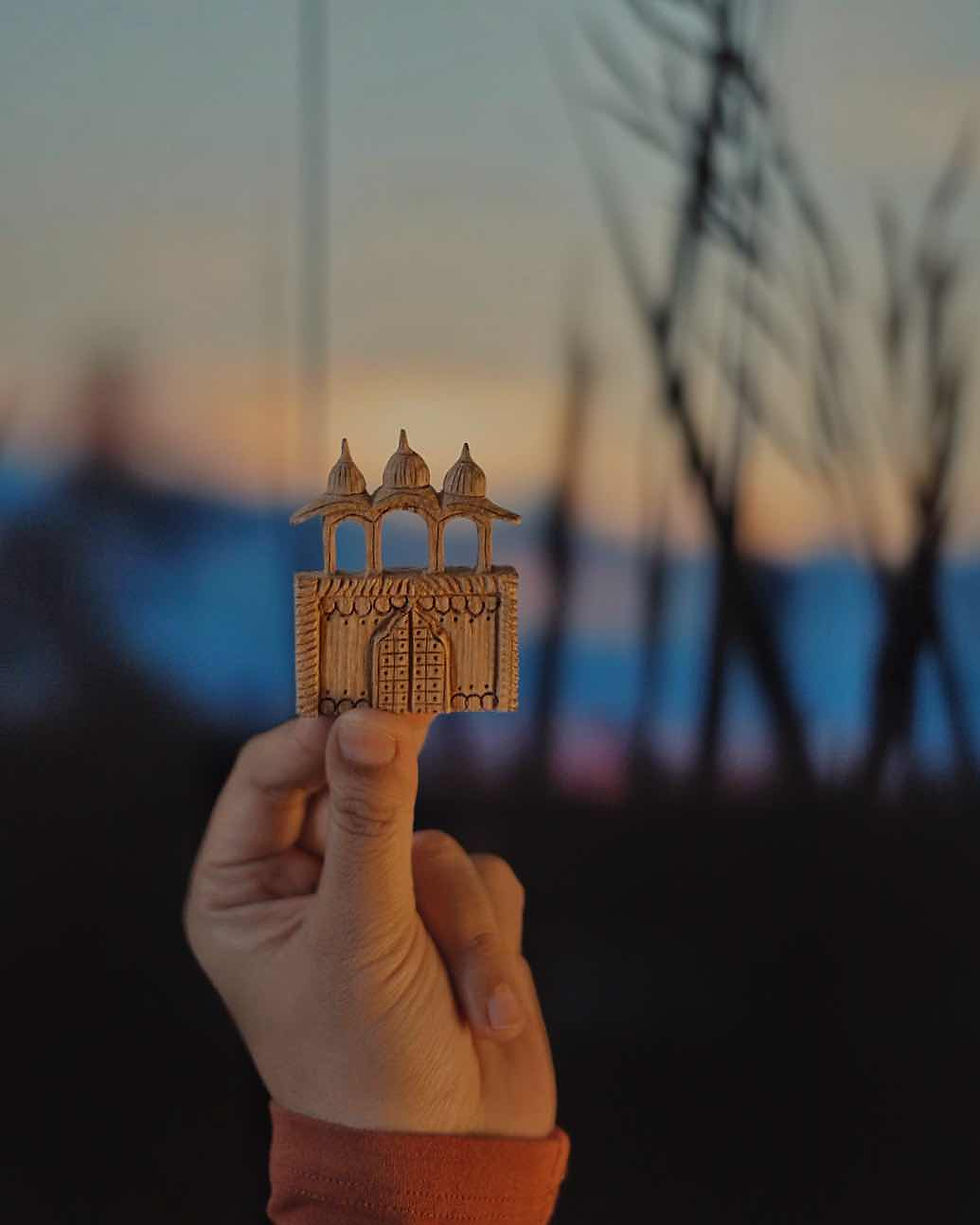 Thumbnail: Monument hand-carved ring