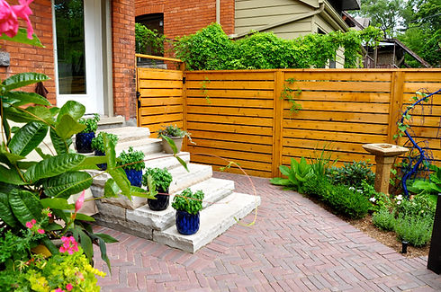 contemporary horizontal fence installation