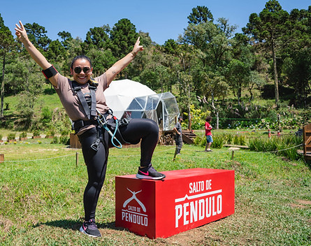 Pacote de fotos do Salto de Pêndulo mulher feliz ao pular do penhasco_Erikarla Ferreira__saltodependulo__naturalextremobrasil_LUI08832.jpg