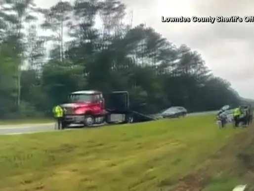 Veja vídeo: Motorista sobe em alta velocidade na rampa de um guincho e voa mais de 30 metros