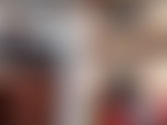 Vereador joga dinheiro pela janela de Câmara de Vereadores.