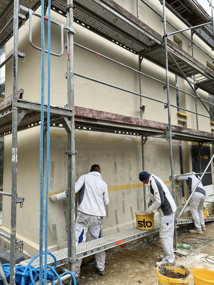 Hochwertige Fassadenarbeiten an einem Neubau in Dachau