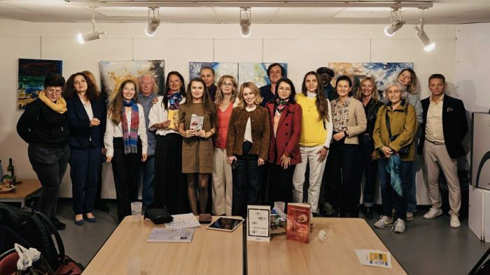 Cu membrii Clubului de literatură Cosmose, Paris, 2 octombrie