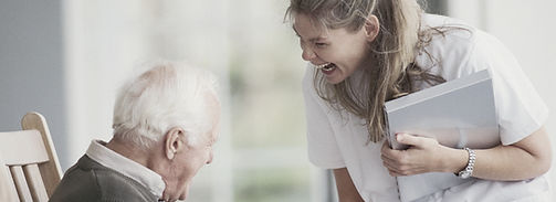 Soins de bien-être par le biais d'un. massage ou de la réflexologie plantaire, faciale ou palmaire) en ephad, résidence ou foyer pour seniors (personnes âgées)