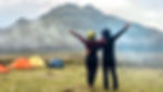 Un homme et une femme alpiniste campent au pied du Mt Apo à Davao