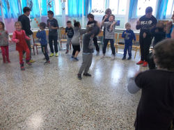 πιο επιθετικά...