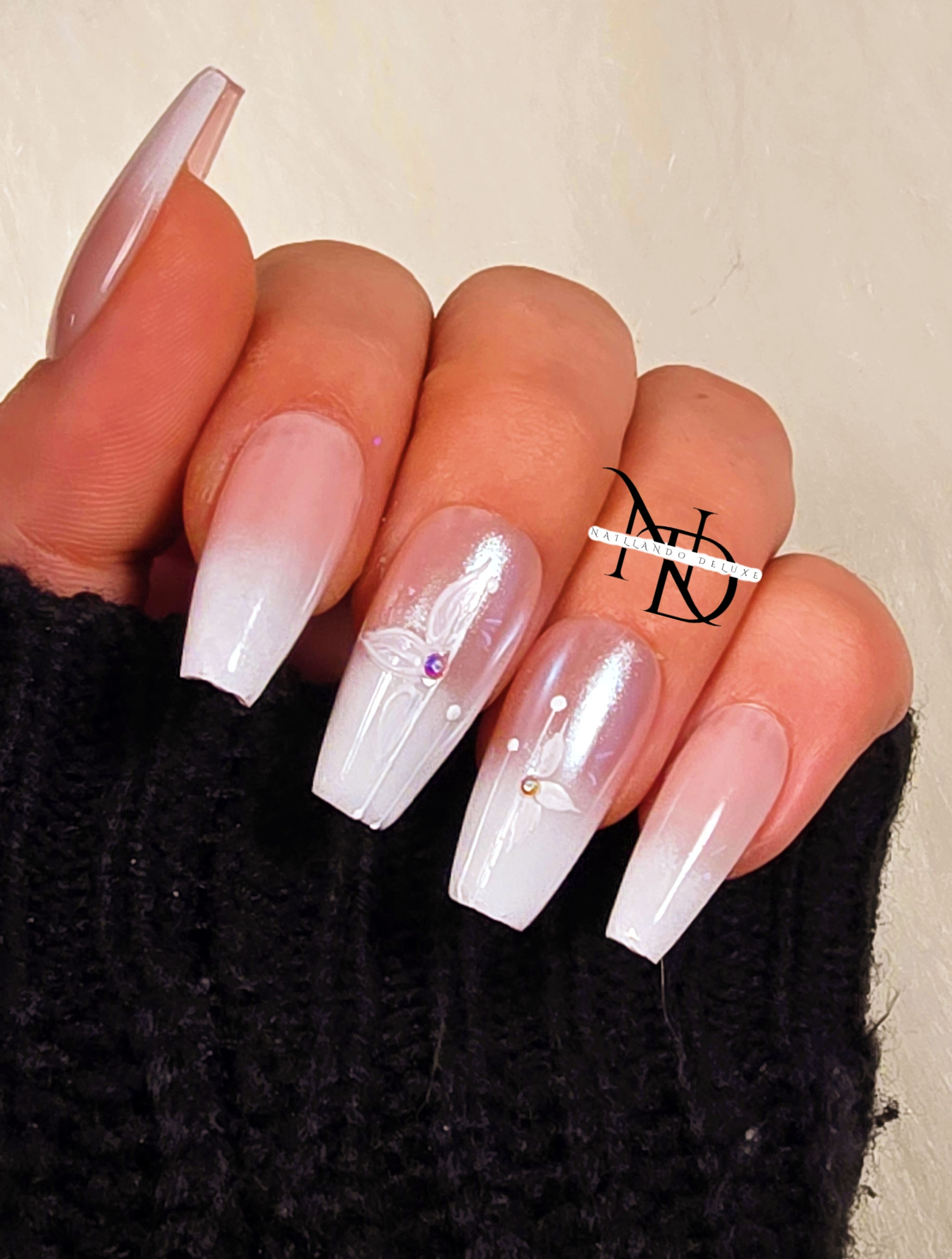 Babyboomer Flower Press-On Nails – Wiederverwendbare, handgefertigte Kunstnägel