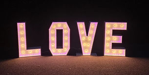 XXXL LOVE Buchstaben beleuchtet