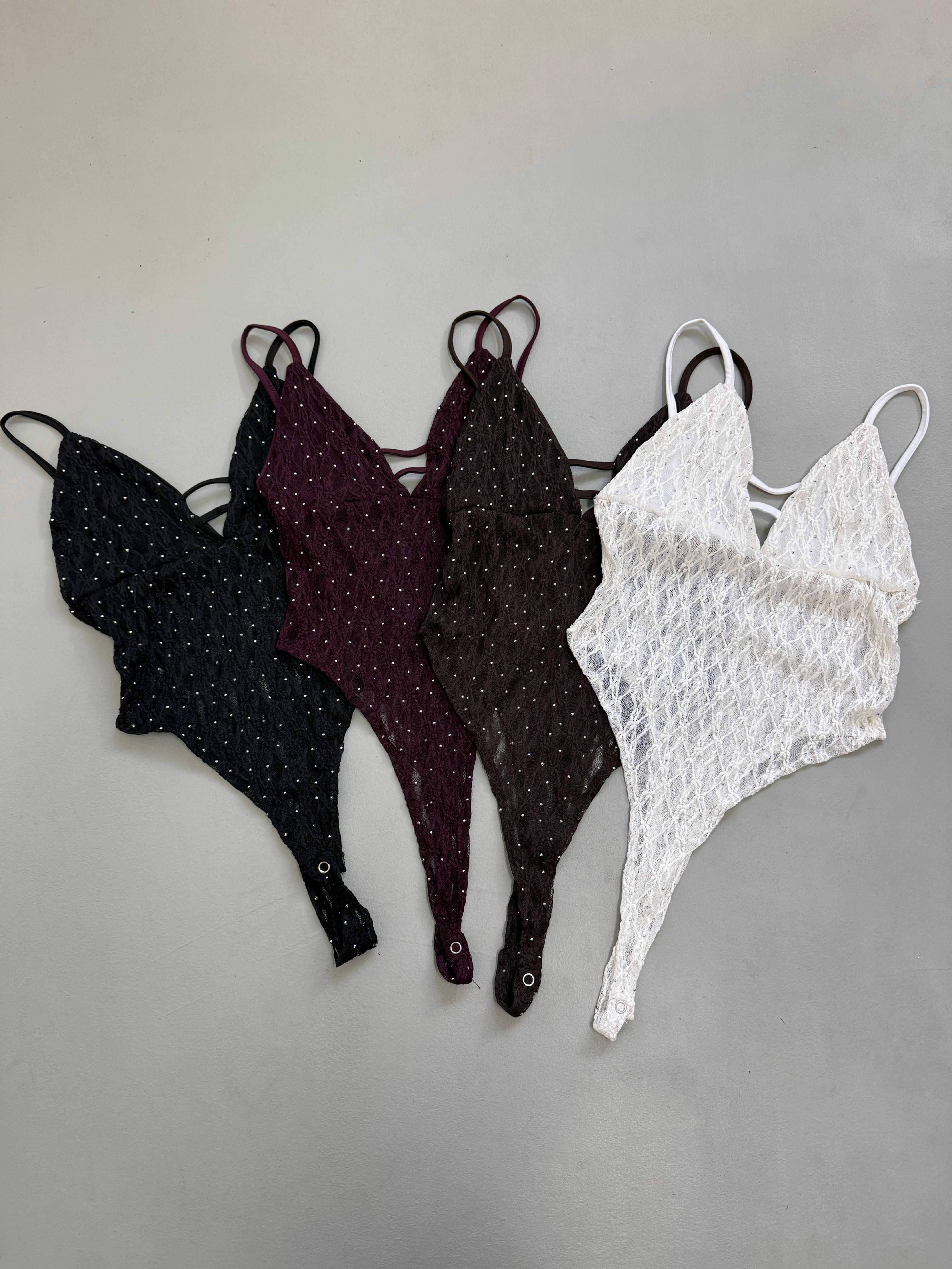 Body V encaje strass