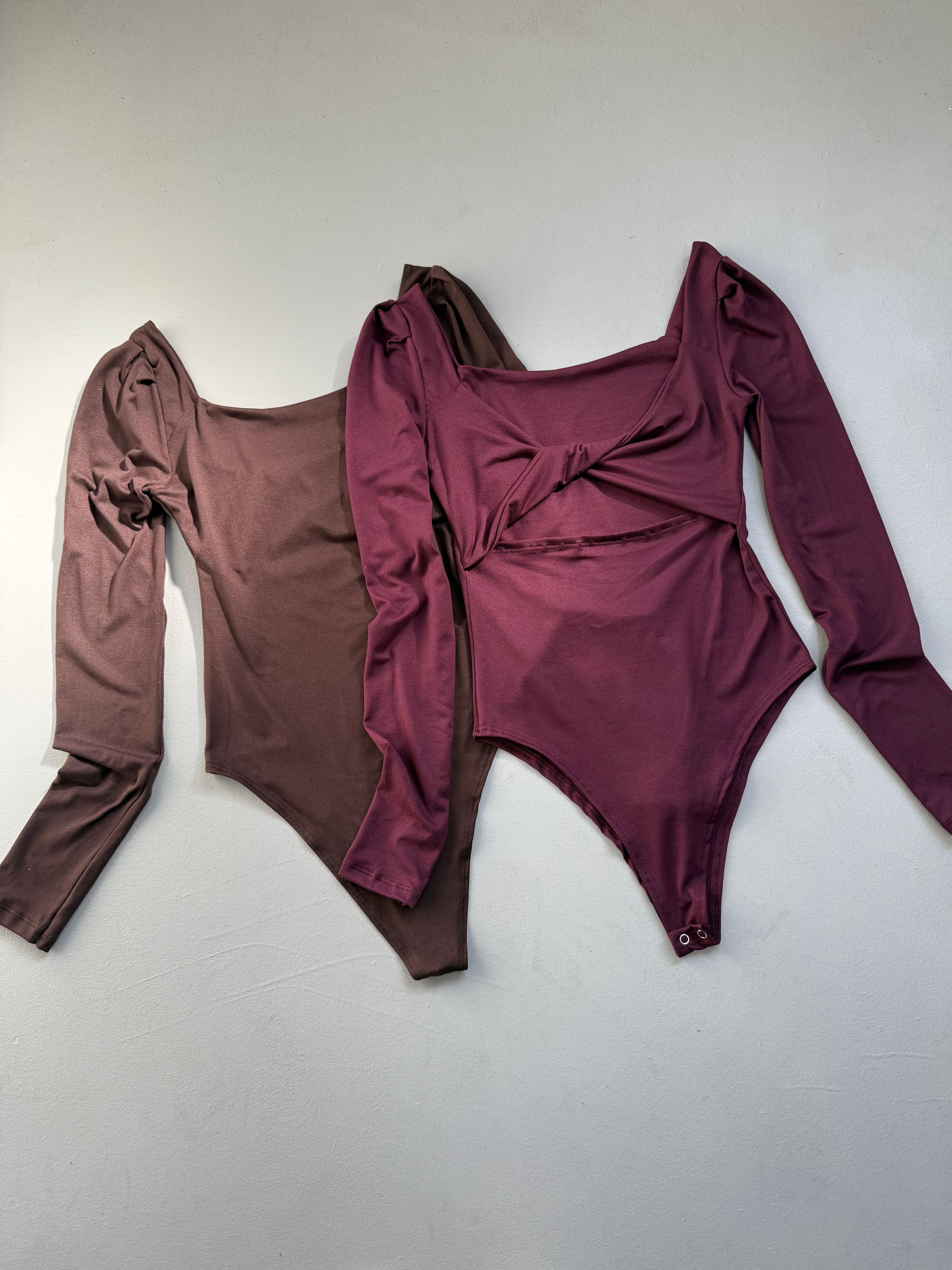 Body modal soft  escote recto espalda abierta nudo