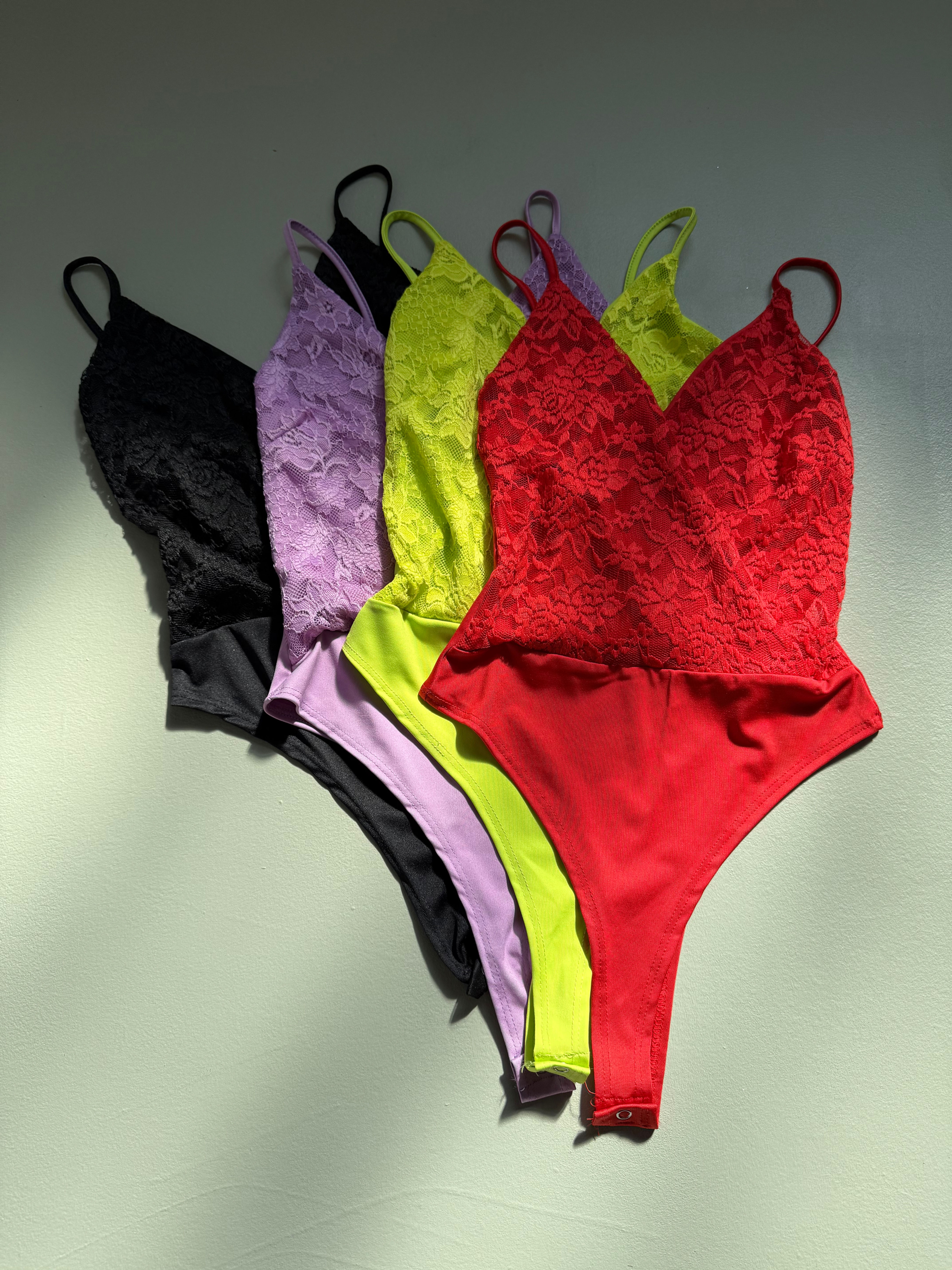 Body V encaje con microfibra cruzado