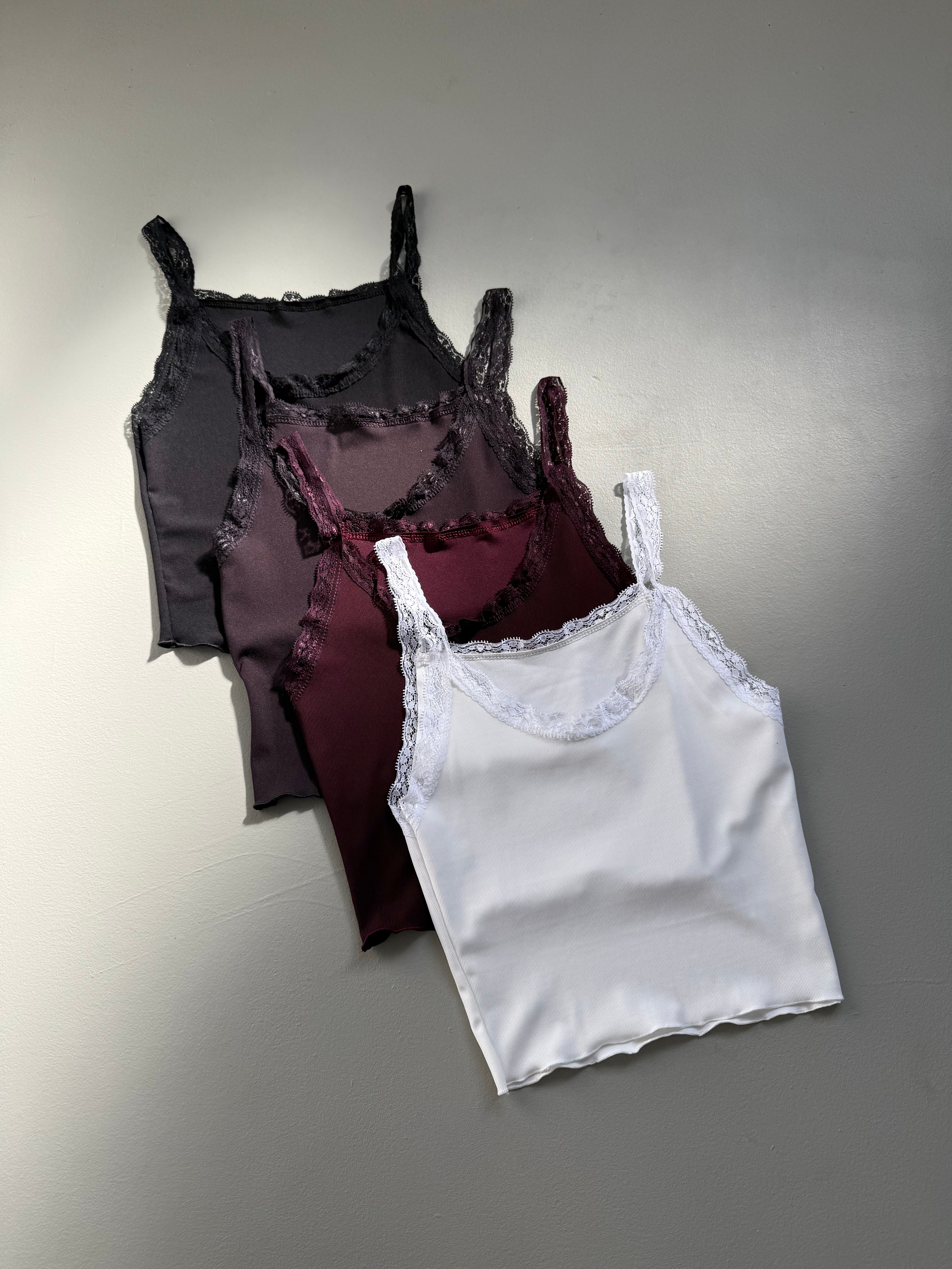 Musculosa micro morley con puntilla