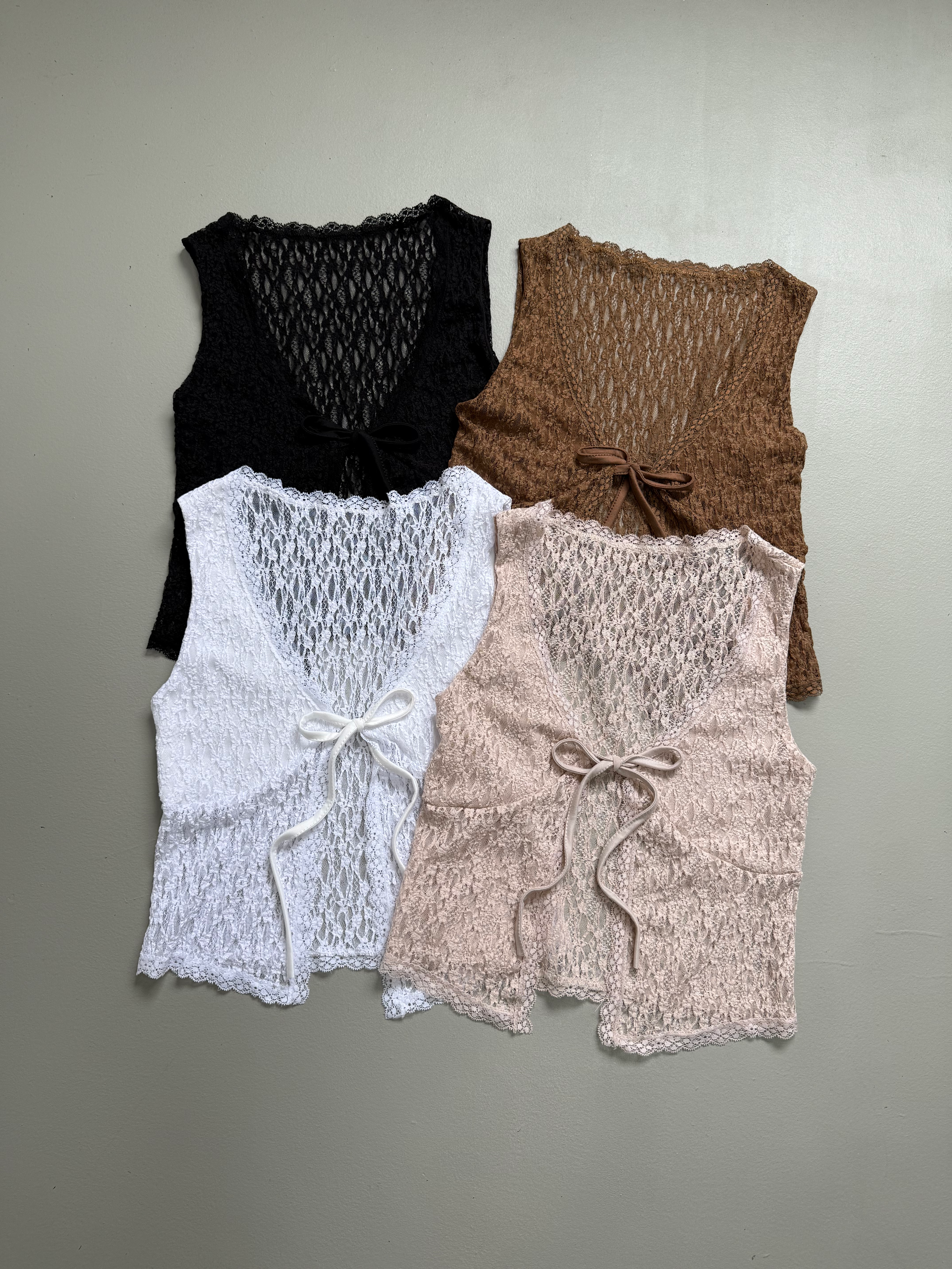 Top V encaje con puntilla nudo