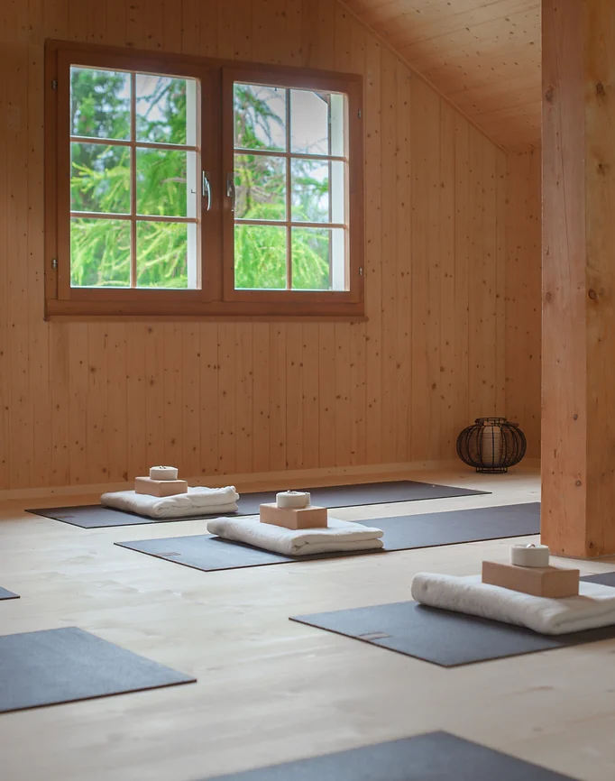 Yogaferien_Yogaraum.webp