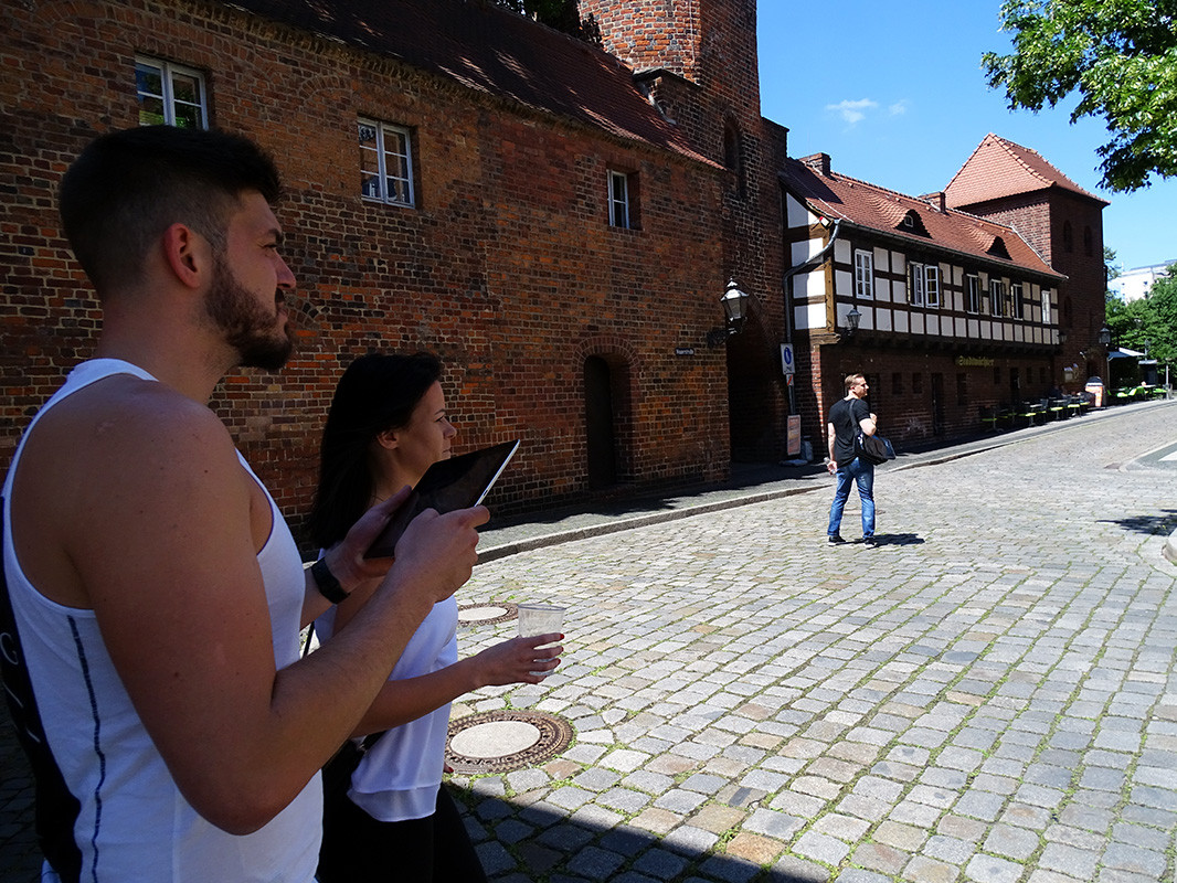 Berlin Escapes | Das Outdoor Escape Game im Berliner Osten | Ein Team
