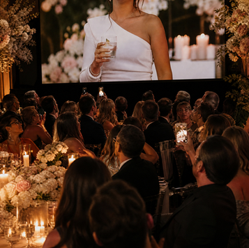 Código QR personalizado para boda que permite a los invitados subir fotos al álbum digital.