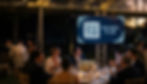 Álbum digital en vivo con QR en evento nocturno. Código QR para evento conectado a álbum digital Selfipix donde los invitados pueden subir fotos y mensajes fácilmente.