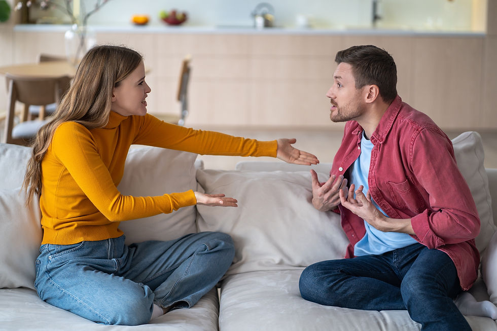 Casal brigando. Comunicação não violenta e efetiva.