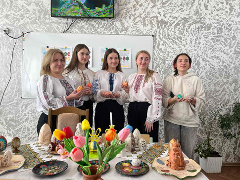 ВЕЛИКОДНІЙ НАСТРІЙ КРІЗЬ БАРВИ ПИСАНКИ