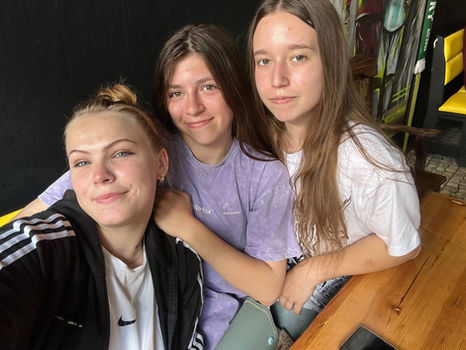 ПЕРШІ КРОКИ У СВІТ ЖУРНАЛІСТИКИ