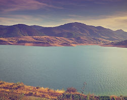 Montaña y lago