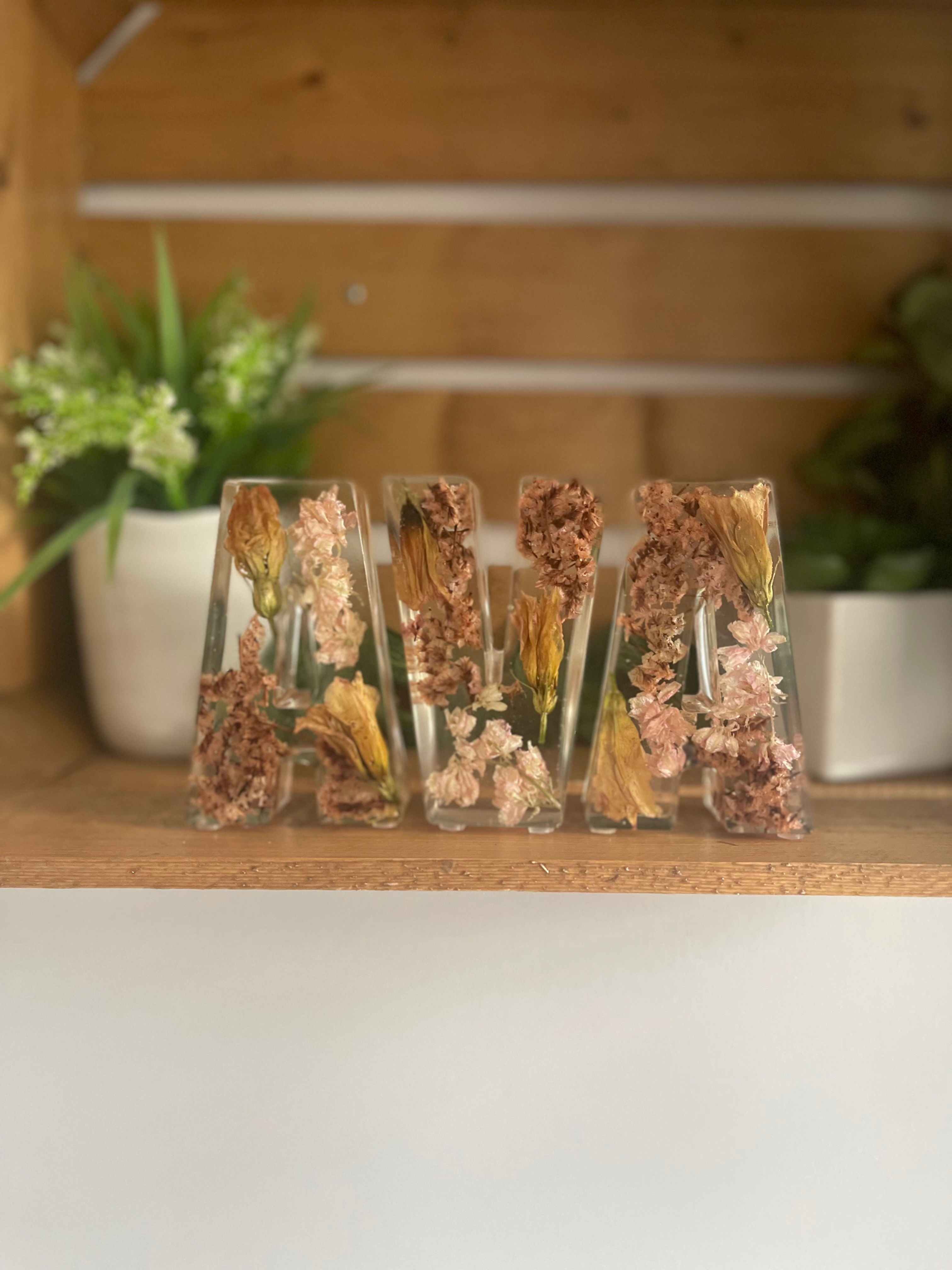 Standard Letter / Ampersand sign (&) / Trophy Heart