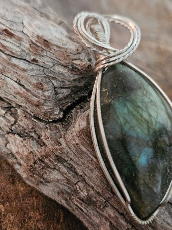 Thumbnail: Labradorite pendant 