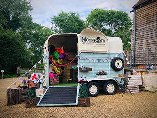 Jordan & Pete  - The Tudor Barn Horsebox Photobooth